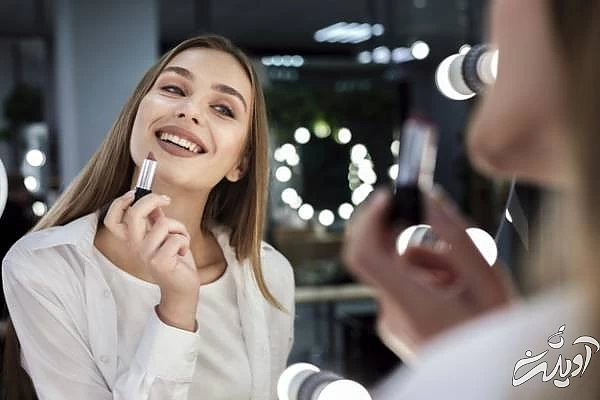 آرایش برجسته کردن لب ها آرایش برجسته شدن لب